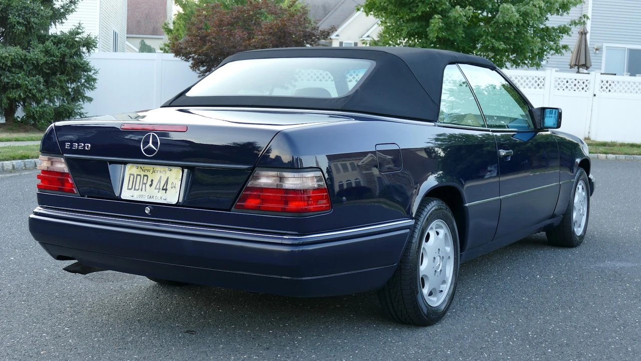 1995 Mercedes-Benz W124 E-Class - Image 8 of 31