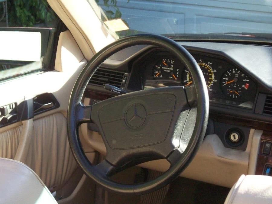 1995 Mercedes-Benz W124 E-Class - Image 4 of 10