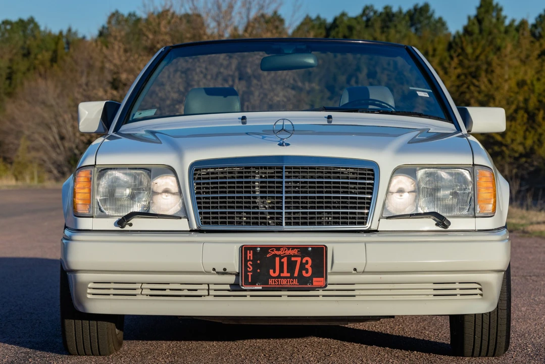 1995 Mercedes-Benz W124 E-Class - Image 2 of 31