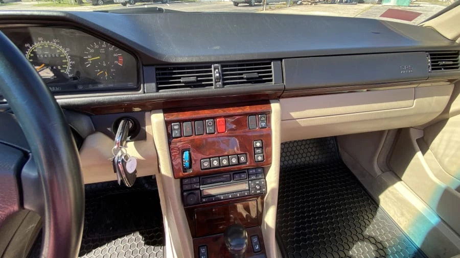 1995 Mercedes-Benz W124 E-Class - Image 6 of 12