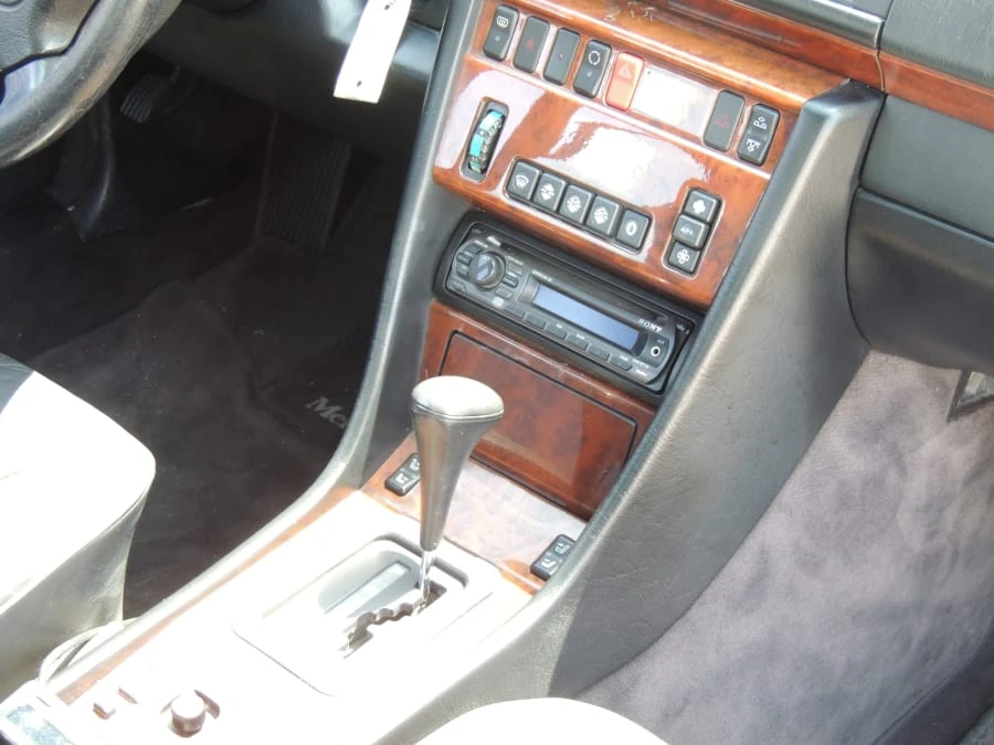 1995 Mercedes-Benz W124 E-Class - Image 6 of 12