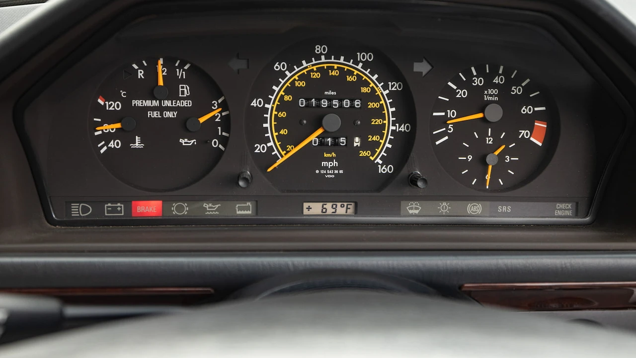 1995 Mercedes-Benz W124 E-Class - Image 11 of 20