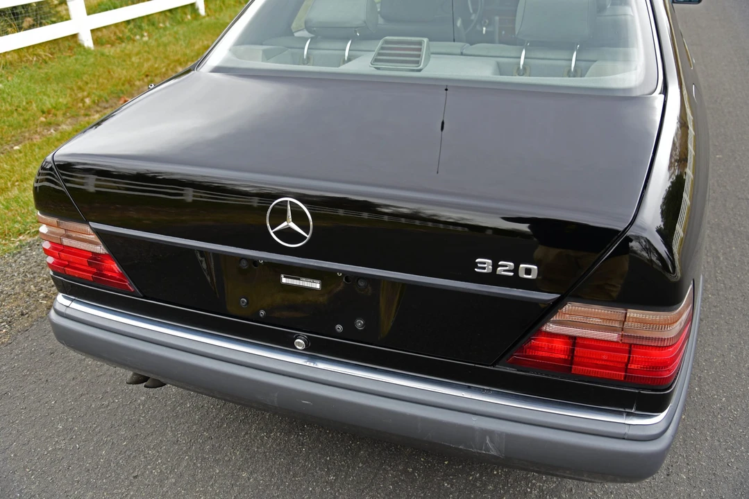 1995 Mercedes-Benz W124 E-Class - Image 25 of 31