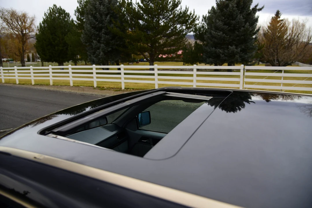 1995 Mercedes-Benz W124 E-Class - Image 18 of 31