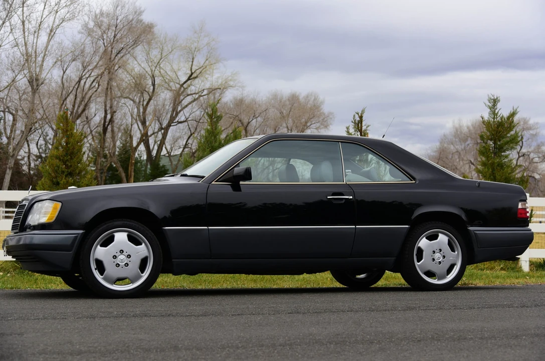 1995 Mercedes-Benz W124 E-Class - Image 2 of 31