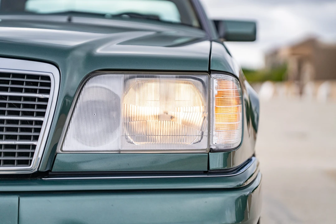 1995 Mercedes-Benz W124 E-Class - Image 13 of 31