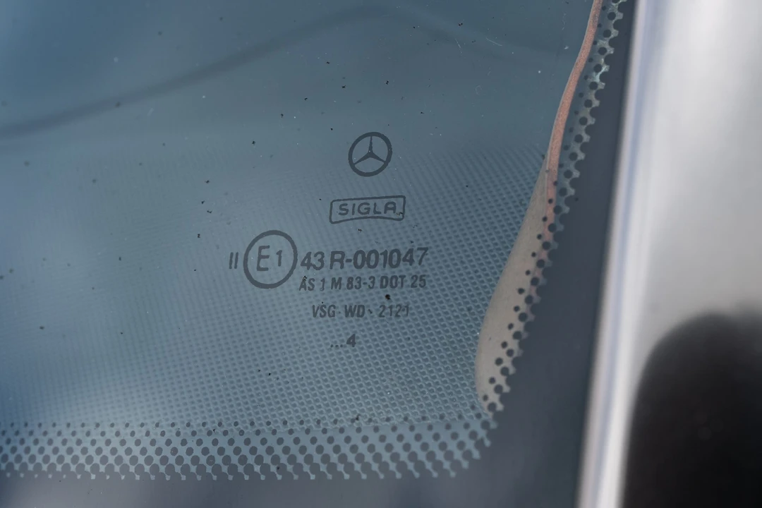 1995 Mercedes-Benz W124 E-Class - Image 23 of 31