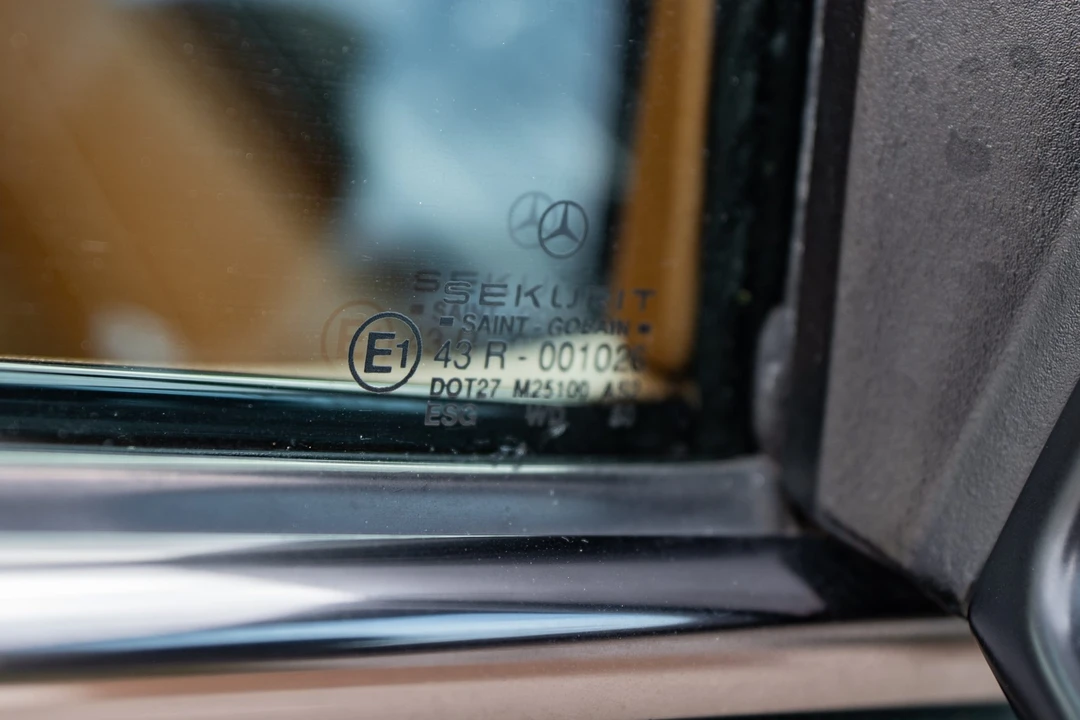 1995 Mercedes-Benz W124 E-Class - Image 28 of 31