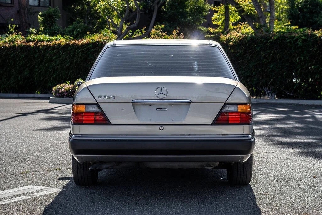 1995 Mercedes-Benz W124 E-Class - Image 5 of 21