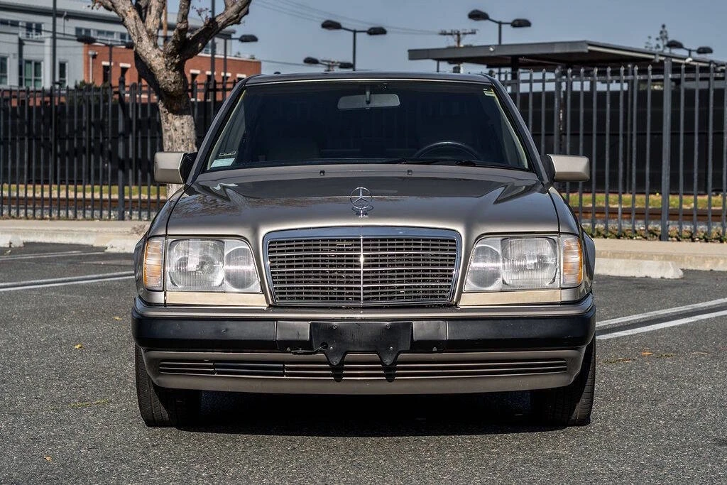 1995 Mercedes-Benz W124 E-Class - Image 2 of 21