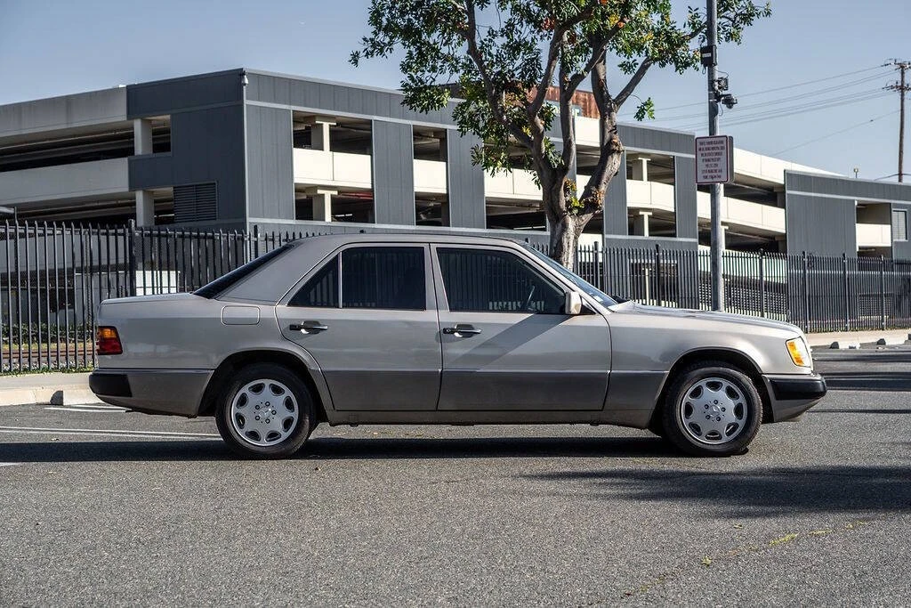 1995 Mercedes-Benz W124 E-Class - Image 9 of 21