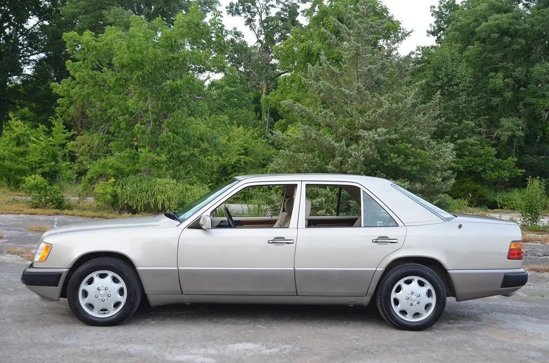 1995 Mercedes-Benz W124 E-Class - Image 3 of 6