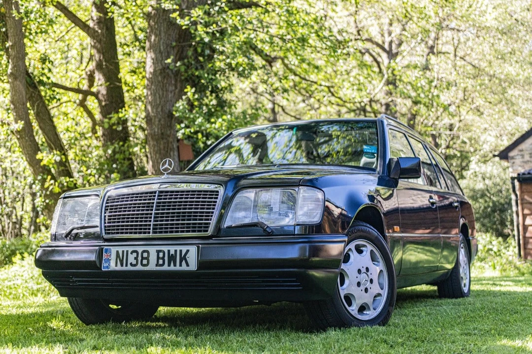 1995 Mercedes-Benz W124 E-Class - Image 2 of 30