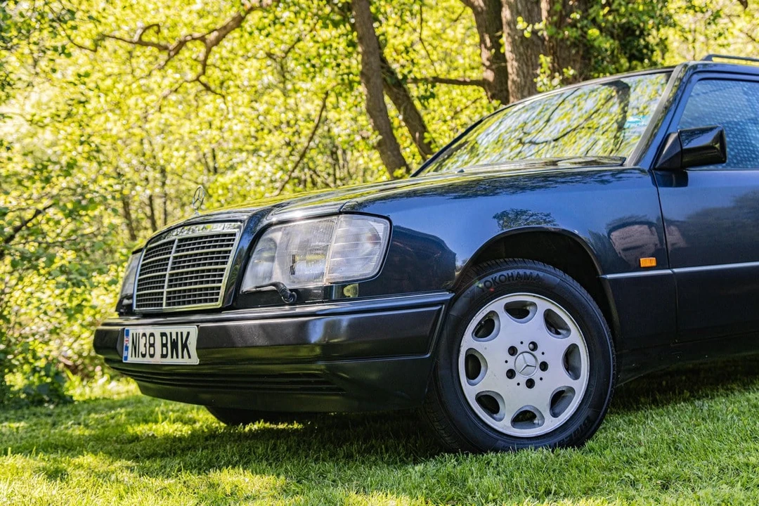 1995 Mercedes-Benz W124 E-Class - Image 8 of 30
