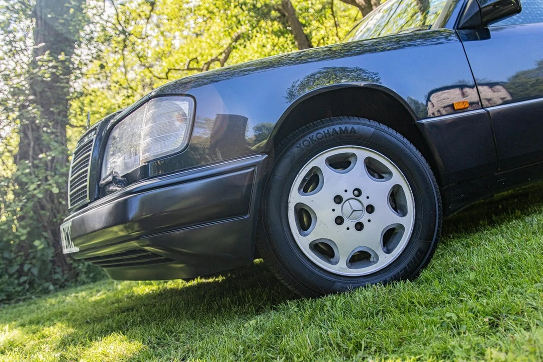 1995 Mercedes-Benz W124 E-Class - Image 9 of 30