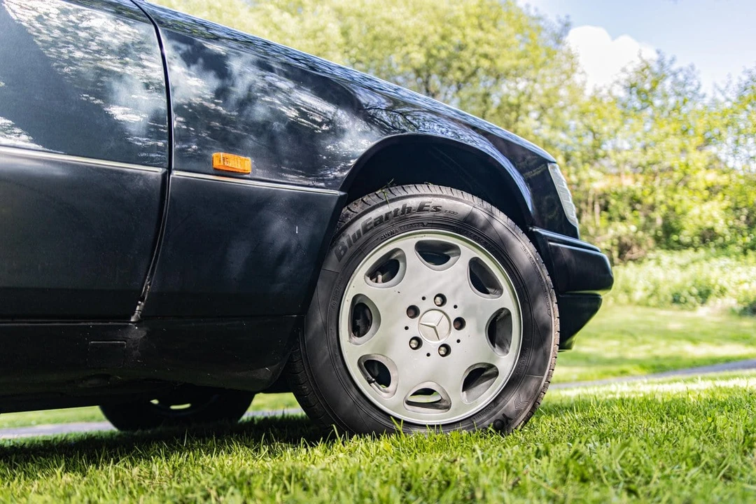 1995 Mercedes-Benz W124 E-Class - Image 11 of 30