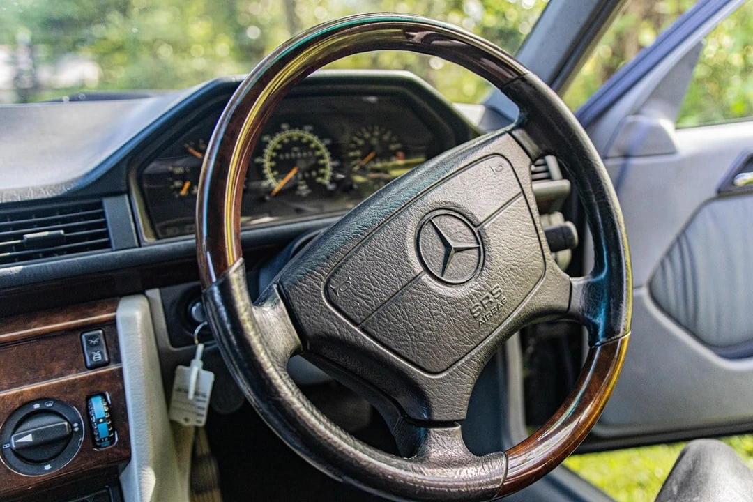 1995 Mercedes-Benz W124 E-Class - Image 20 of 30