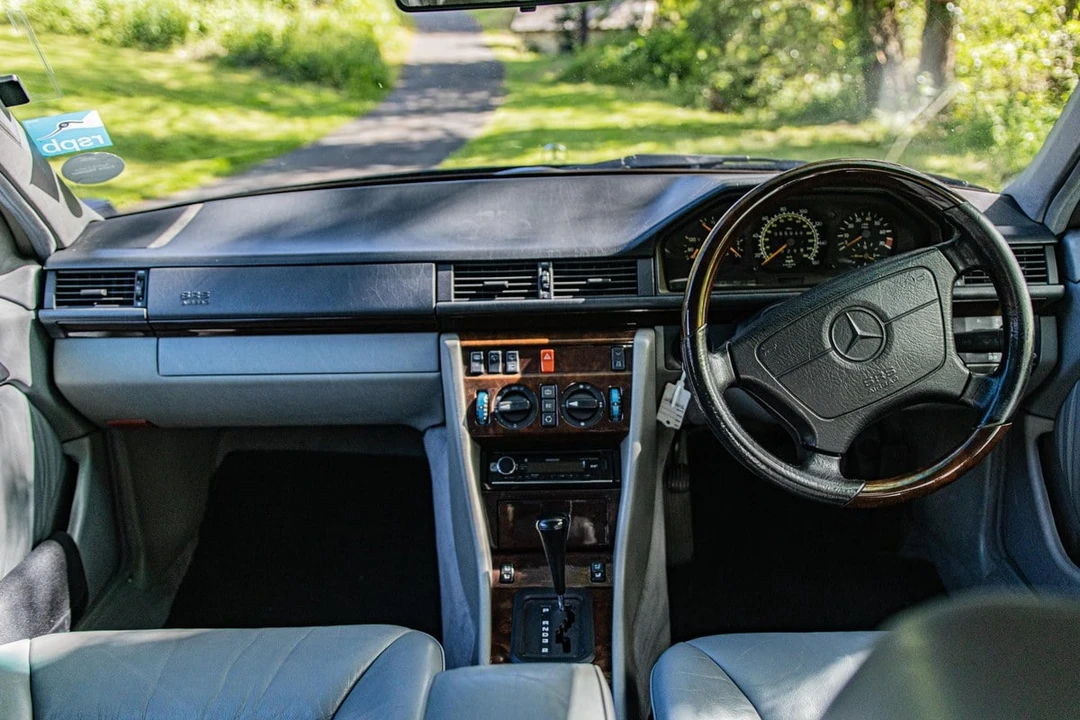1995 Mercedes-Benz W124 E-Class - Image 23 of 30