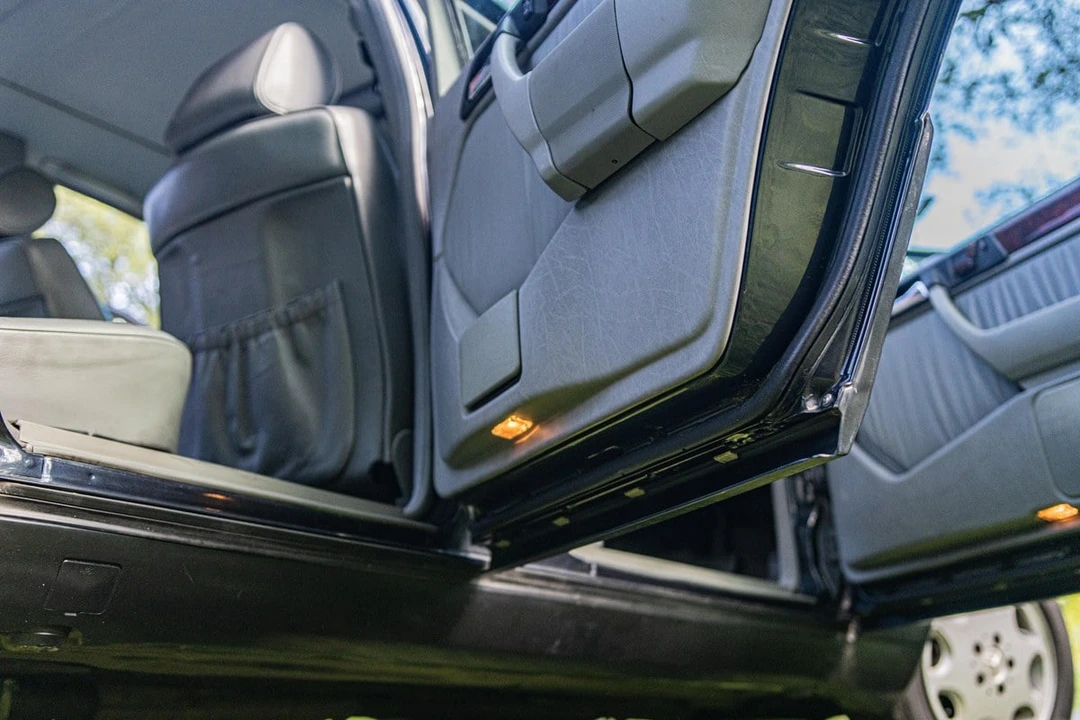 1995 Mercedes-Benz W124 E-Class - Image 25 of 30