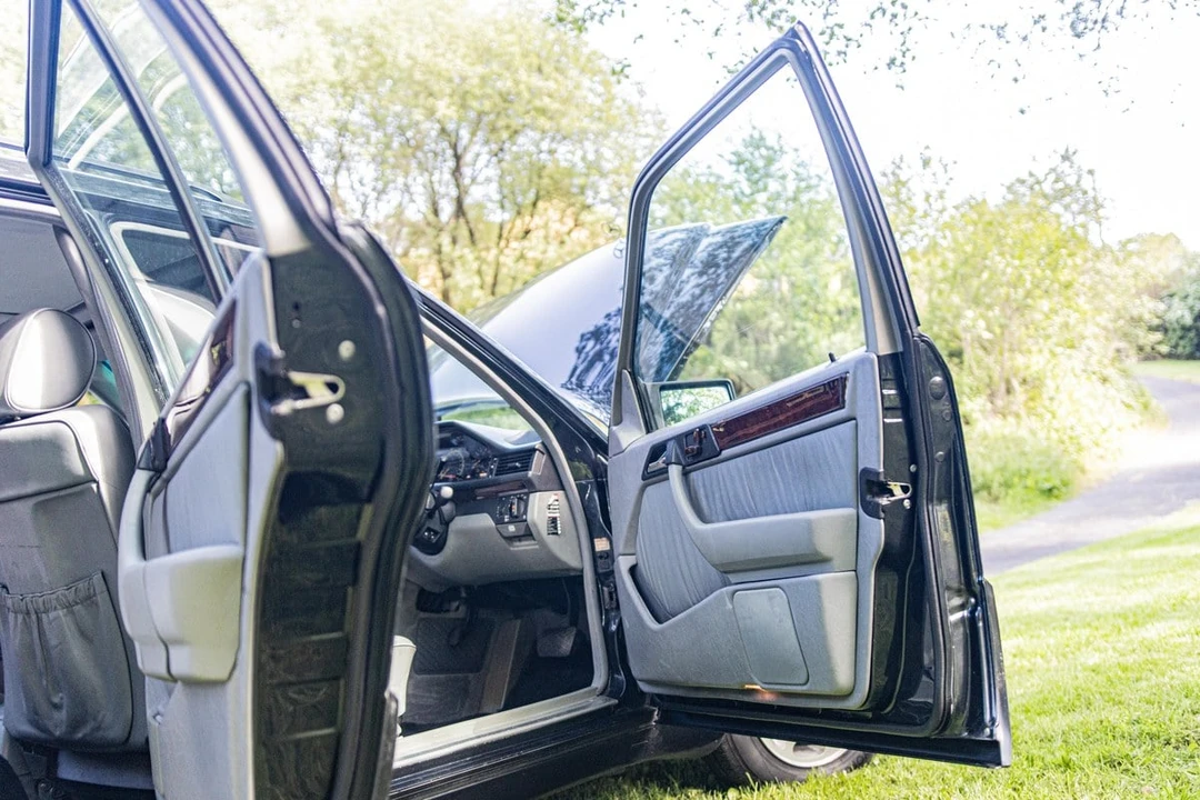 1995 Mercedes-Benz W124 E-Class - Image 27 of 30