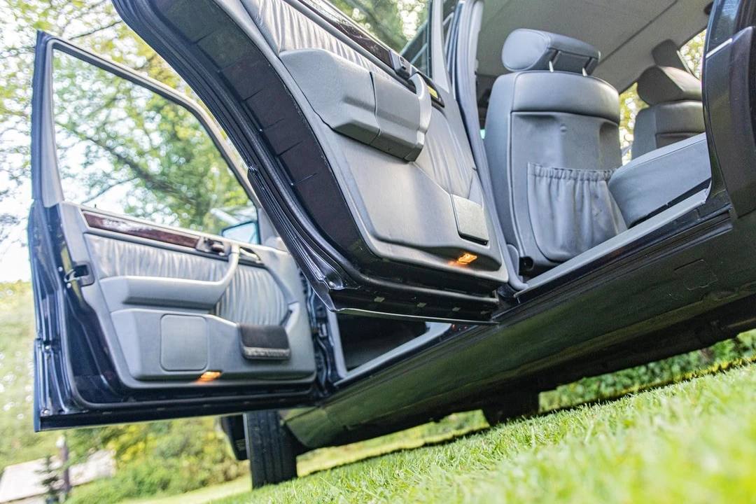 1995 Mercedes-Benz W124 E-Class - Image 28 of 30