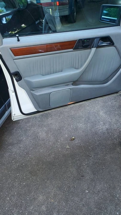 1995 Mercedes-Benz W124 E-Class - Image 10 of 12