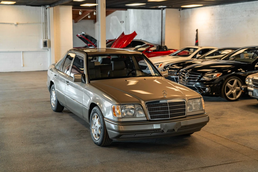 1995 Mercedes-Benz W124 E-Class - Image 2 of 31