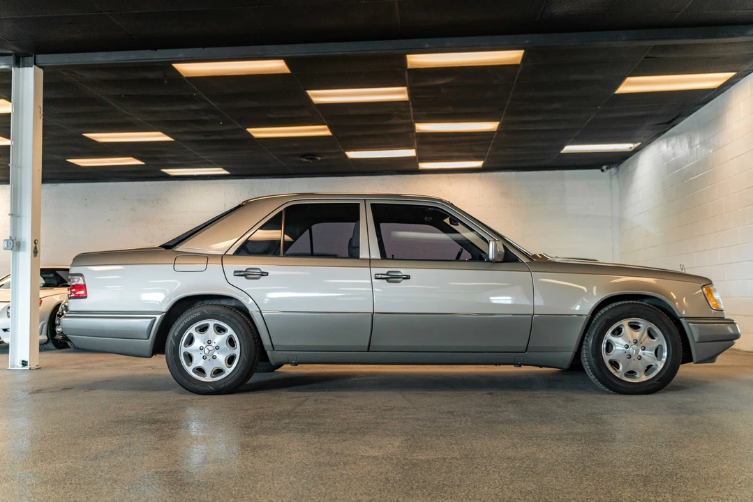 1995 Mercedes-Benz W124 E-Class - Image 12 of 31
