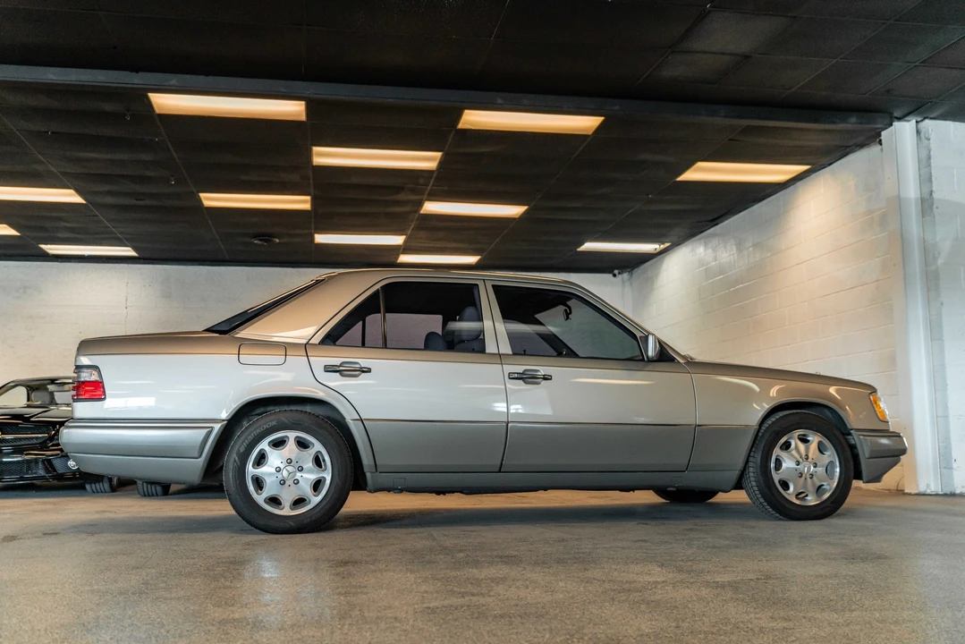 1995 Mercedes-Benz W124 E-Class - Image 13 of 31
