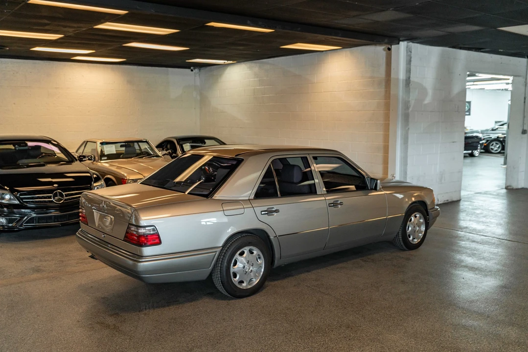 1995 Mercedes-Benz W124 E-Class - Image 17 of 31