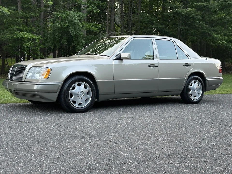1995 Mercedes-Benz W124 E-Class - Image 2 of 31