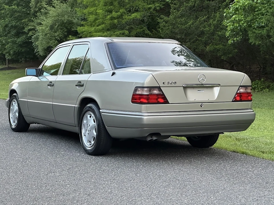 1995 Mercedes-Benz W124 E-Class - Image 12 of 31