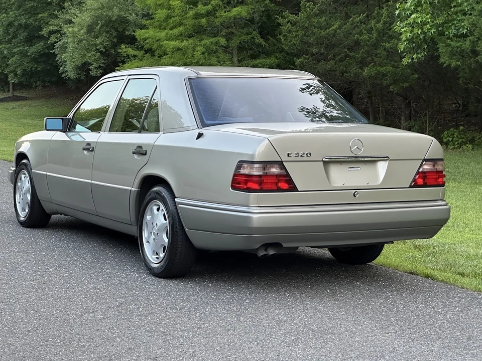 1995 Mercedes-Benz W124 E-Class - Image 13 of 31