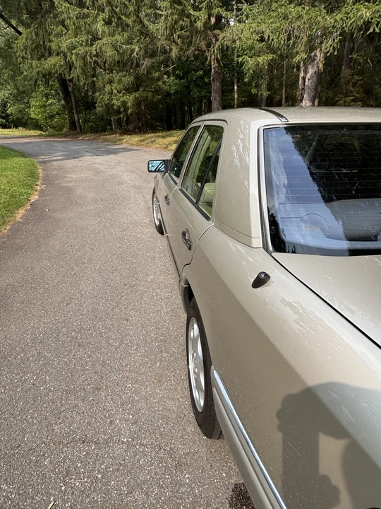 1995 Mercedes-Benz W124 E-Class - Image 17 of 31