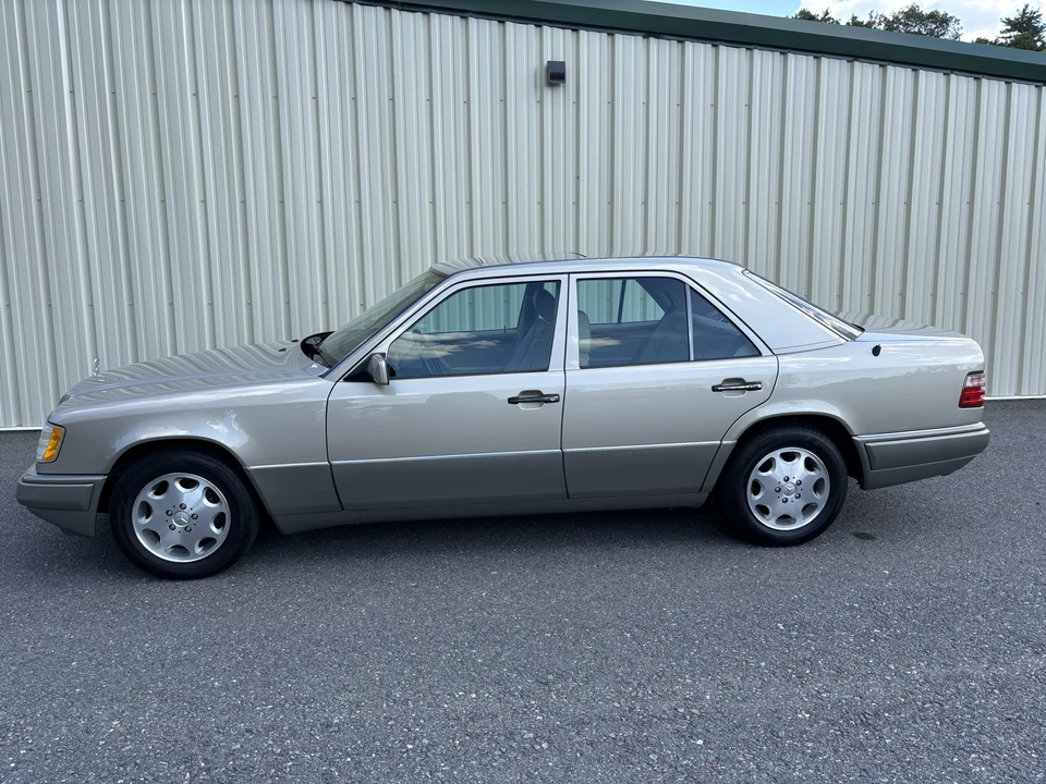 1995 Mercedes-Benz W124 E-Class - Image 11 of 31