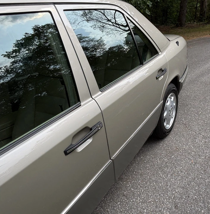 1995 Mercedes-Benz W124 E-Class - Image 18 of 31