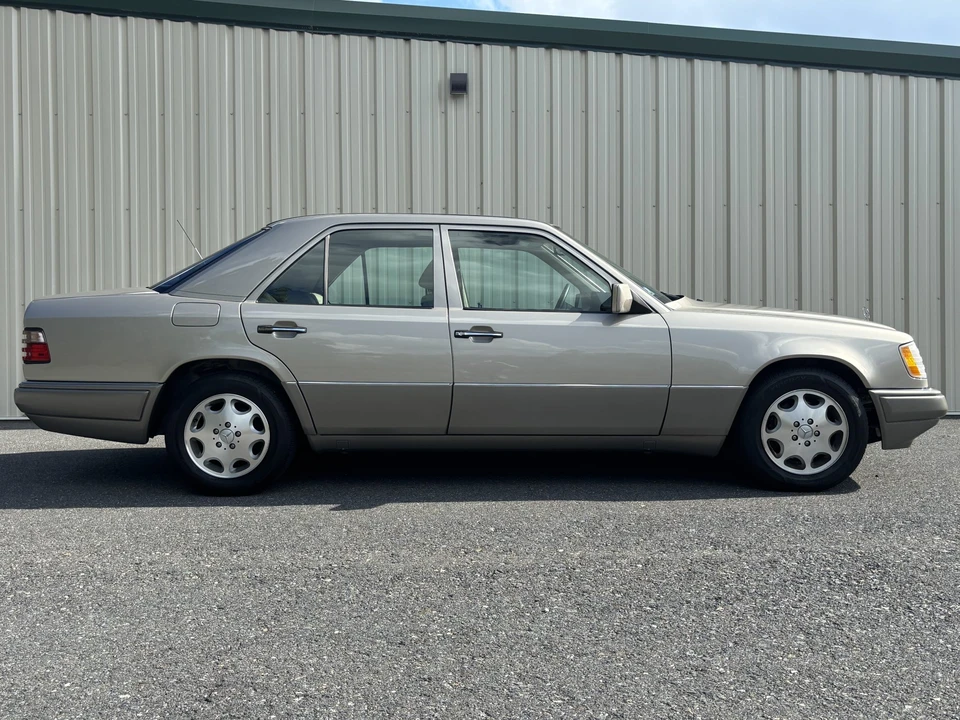 1995 Mercedes-Benz W124 E-Class - Image 9 of 31