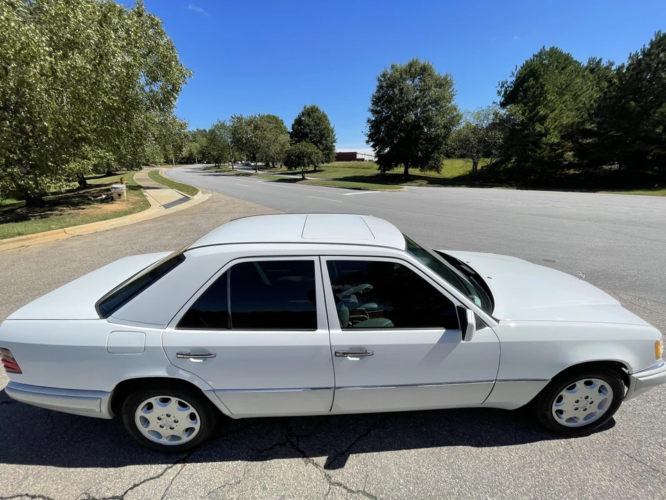 1995 Mercedes-Benz W124 E-Class - Image 16 of 31