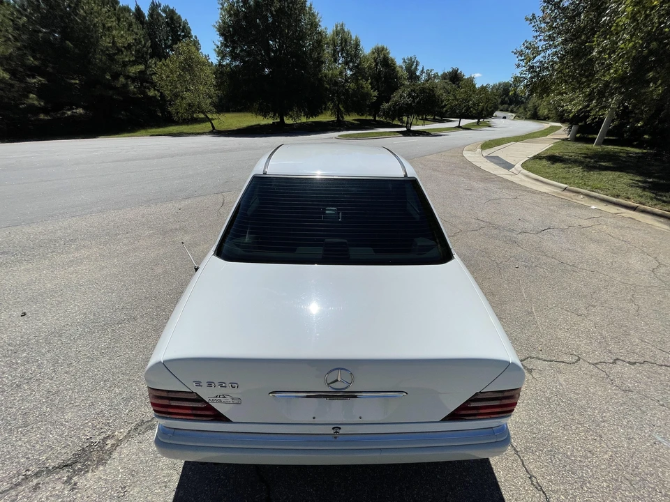 1995 Mercedes-Benz W124 E-Class - Image 12 of 31