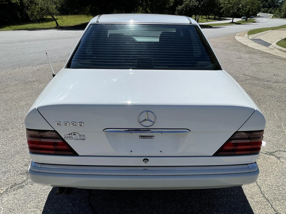 1995 Mercedes-Benz W124 E-Class - Image 13 of 31