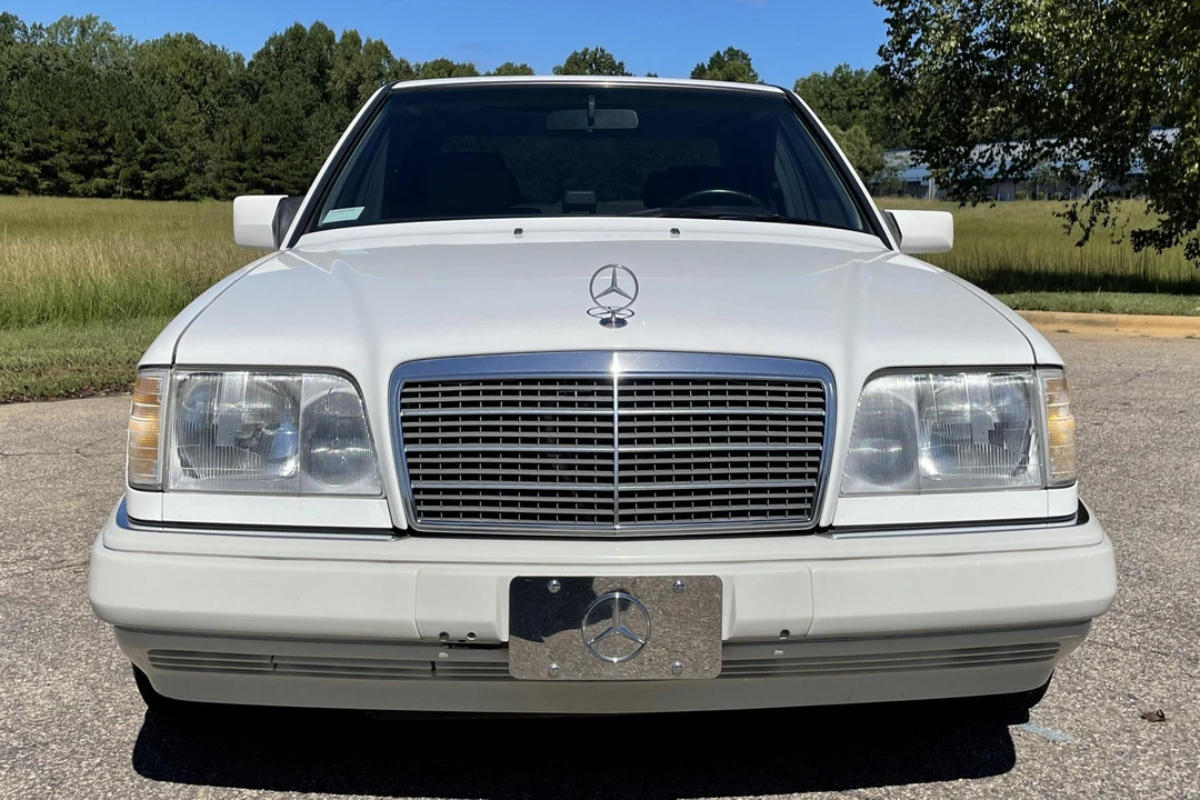 1995 Mercedes-Benz W124 E-Class - Image 2 of 31
