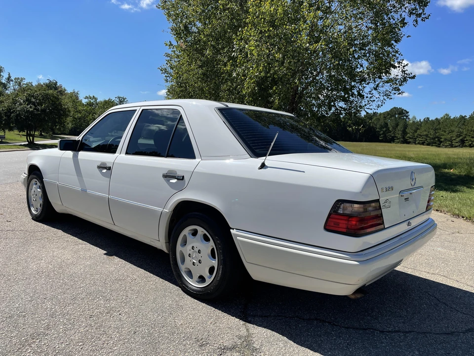 1995 Mercedes-Benz W124 E-Class - Image 10 of 31