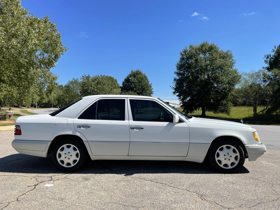 1995 Mercedes-Benz W124 E-Class - Image 17 of 31