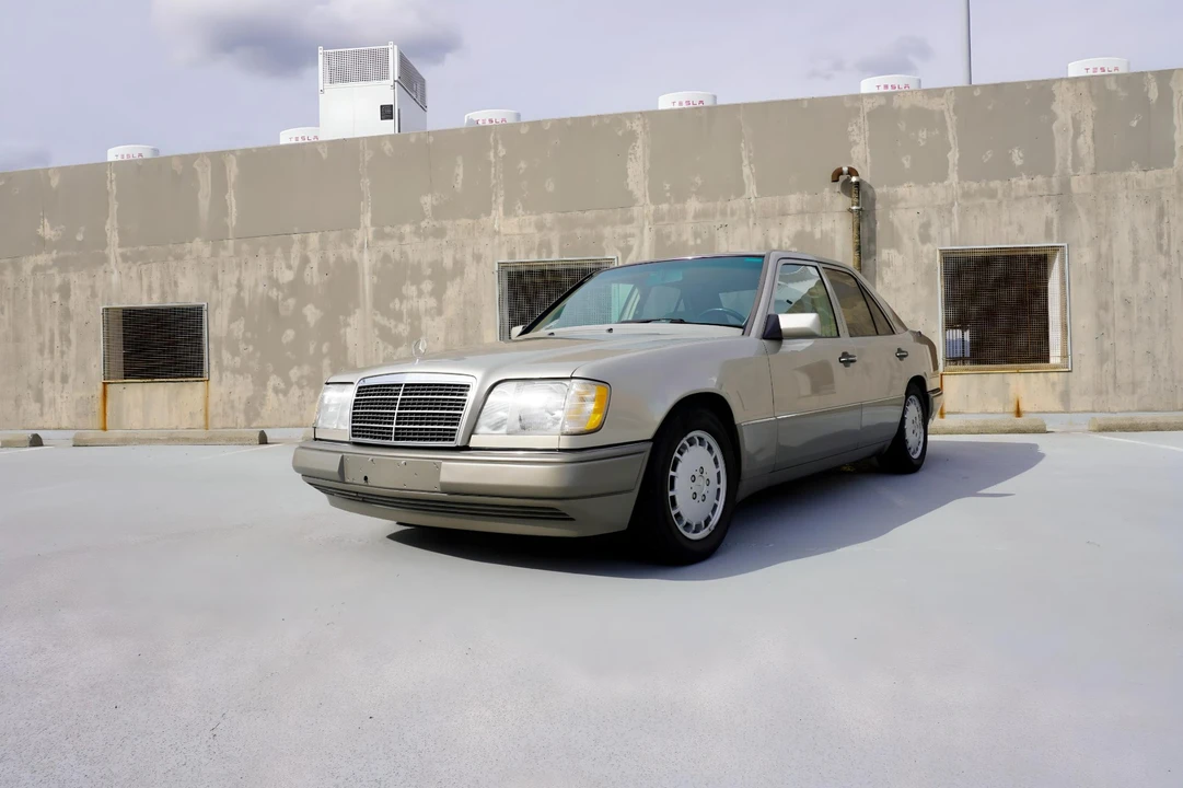 1995 Mercedes-Benz W124 E-Class - Image 2 of 31