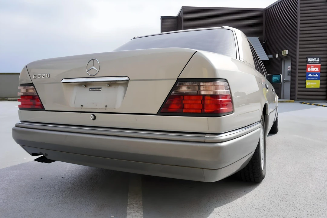 1995 Mercedes-Benz W124 E-Class - Image 23 of 31