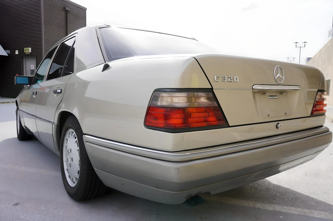 1995 Mercedes-Benz W124 E-Class - Image 29 of 31