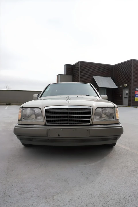 1995 Mercedes-Benz W124 E-Class - Image 8 of 31