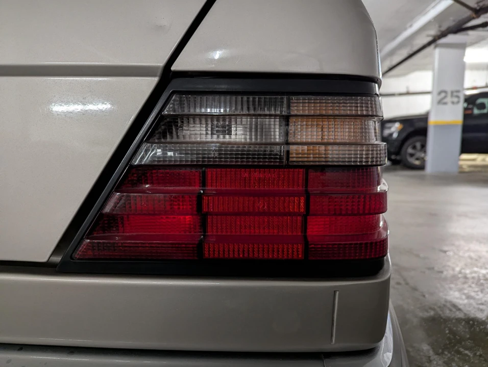1995 Mercedes-Benz W124 E-Class - Image 18 of 31