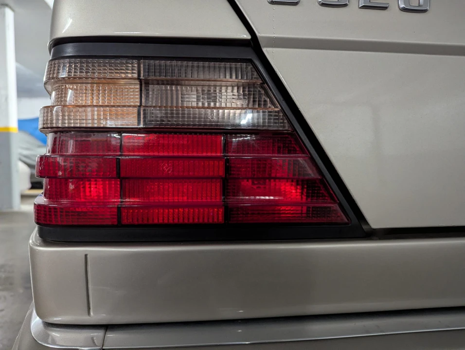 1995 Mercedes-Benz W124 E-Class - Image 17 of 31