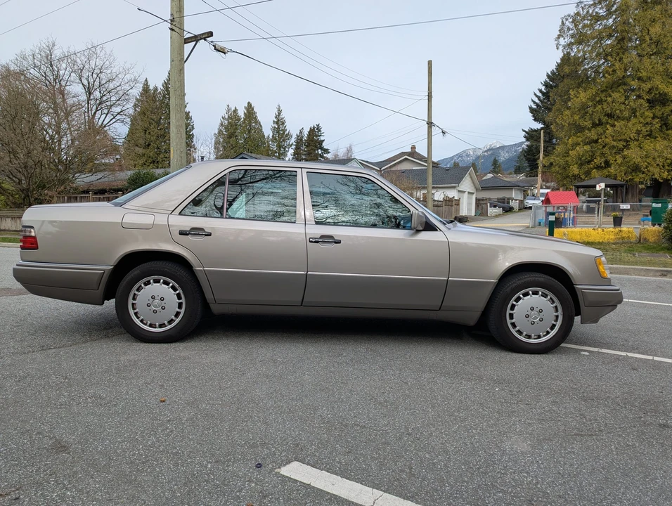 1995 Mercedes-Benz W124 E-Class - Image 12 of 31